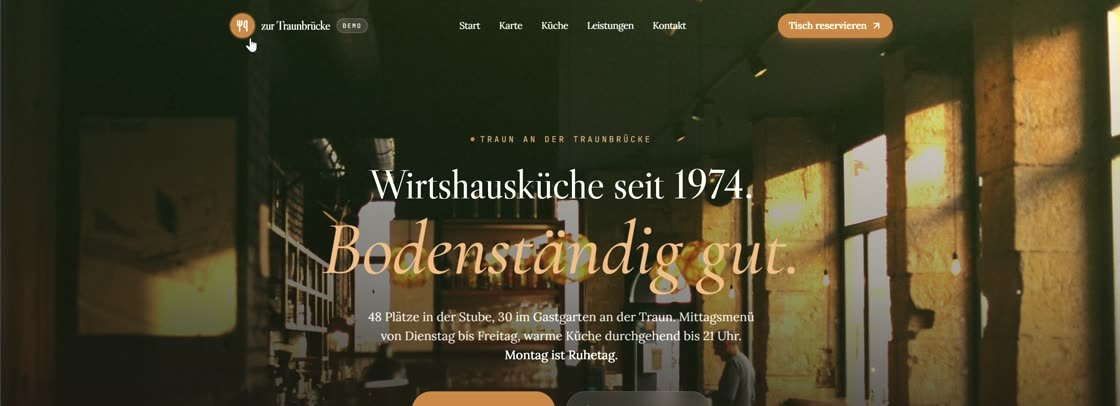 Startseite einer Wirtshaus-Website mit dem Titel Wirtshausküche seit 1974 und einem Knopf zur Tischreservierung.